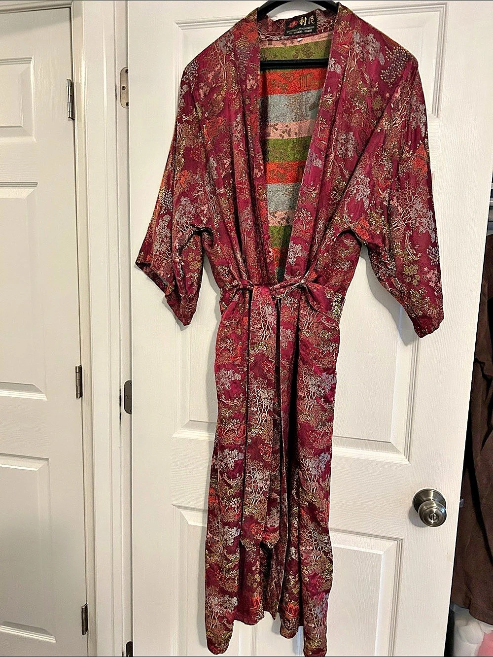 Hangzhou Minzhongshi Fuzhuang Chang Floral Robe in Burgundy XL Like New